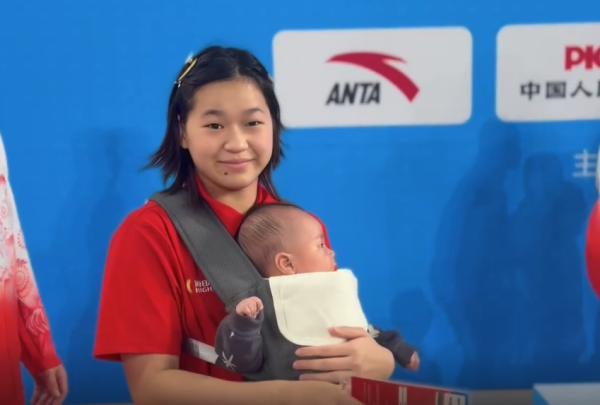 配资世界门户首页 泪目！全红婵为谢思埸带娃曝光：师哥夺冠，婵宝抱娃好暖心